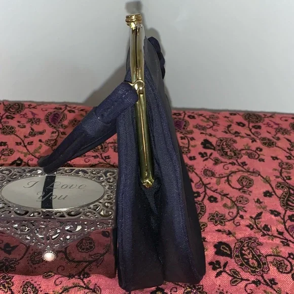 Vintage Elegant Handbag in Midnight Blue - Picture 5 of 15